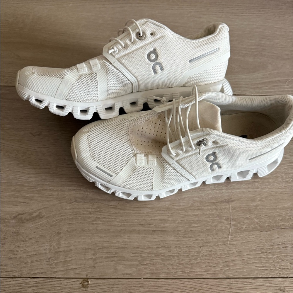 White On Cloud women’s shoes